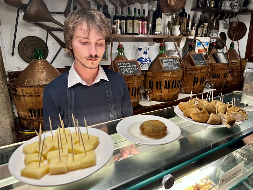 Venice: Guided City Highlights and Street Food Tour - Tips to make the tour feel effortless