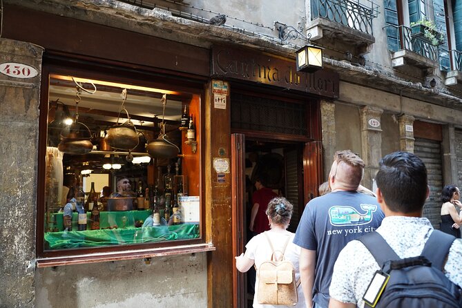 Venice Like a Local: Food, Wine & Spritz Tour with Traghetto Ride - What you eat at each tastings-style stop (and why it works)