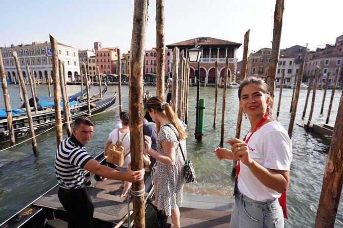 Venice Like a Local: Food, Wine & Spritz Tour with Traghetto Ride - Wine, spritz, and dessert pairing: more than a drink add-on