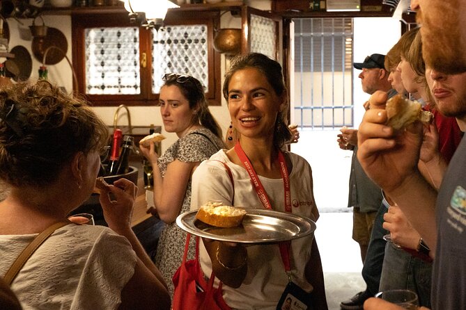 Venice Like a Local: Food, Wine & Spritz Tour with Traghetto Ride - Small-group walking with real guide energy: what you’re likely to get