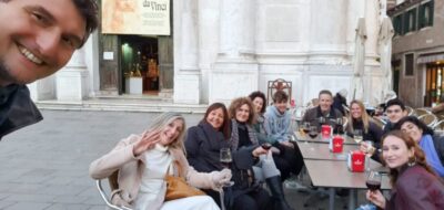 Venice: Local Secrets of Venice Tapas & Wine Walking Tour - Starting at Enoteca Al Volto: the perfect first move