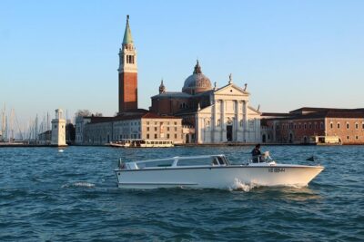 Venice Marco Polo Airport Link Departure Transfer - What happens once you meet the boat: luggage help and shared pickup rhythm