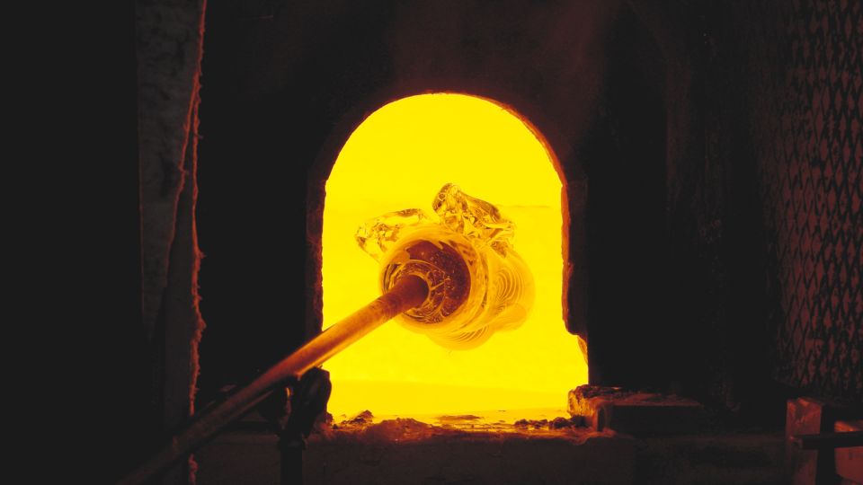 Venice: Murano Glass Factory Guided Tour with Prosecco - Private water taxi to Murano: the ride that sets the tone