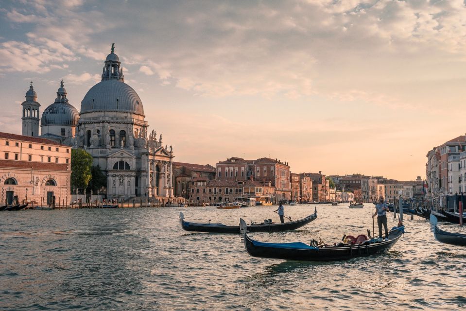 Venice: Off the Beaten Path Private Gondola Ride - The 1-Hour Option: Grand Canal Views and Degli Scalzi Bridge
