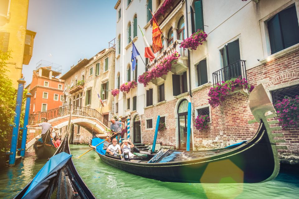 Venice: Off the Beaten Path Private Gondola Ride - Rialto Bridge and the Rialto Market on the 1.5-Hour Tour