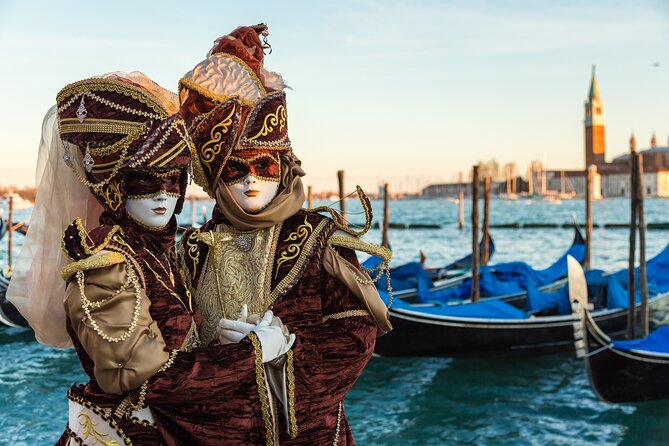Venice Private Gondola Ride: Explore Hidden Canals and Sights - What a private gondola ride really gives you (and what it doesn’t)