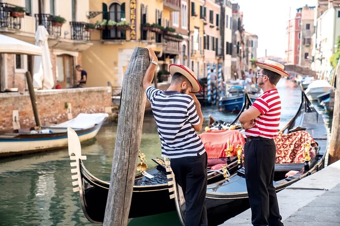 Venice Private Gondola Ride: Explore Hidden Canals and Sights - The 30-minute experience: Carmelite Church to the quick Venice flavor
