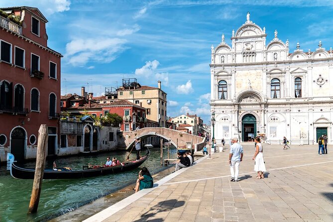 Venice Private Gondola Ride: Explore Hidden Canals and Sights - The 90-minute option: Rialto Market energy and the move toward San Marco