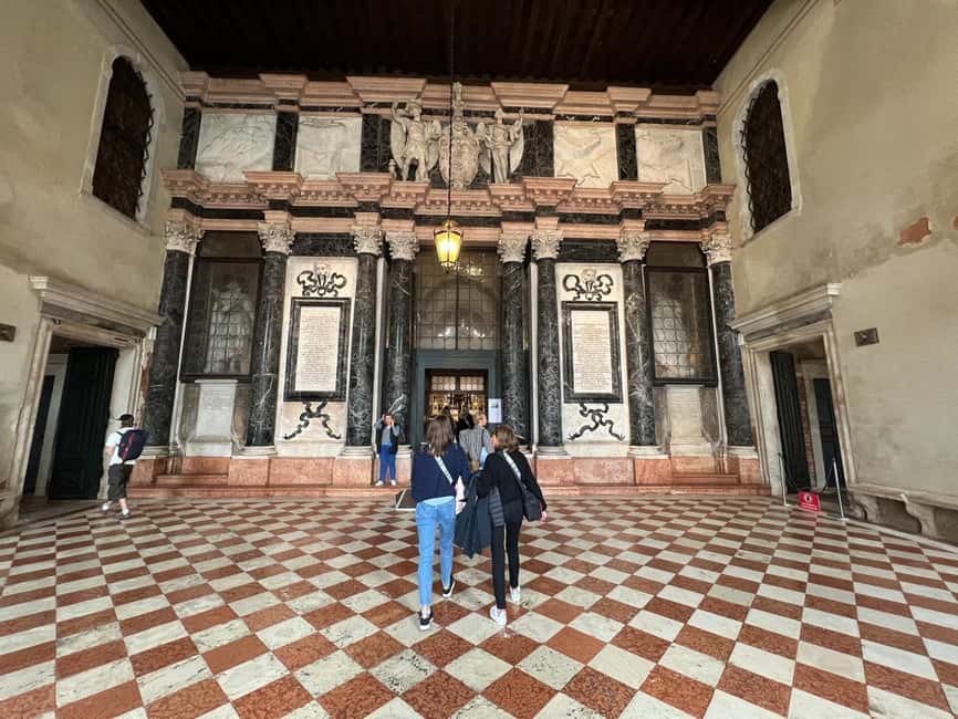 Venice: Private Tour with a Local Guide - Your Neighborhood First Strategy (Instead of Starting with the Biggest Sights)