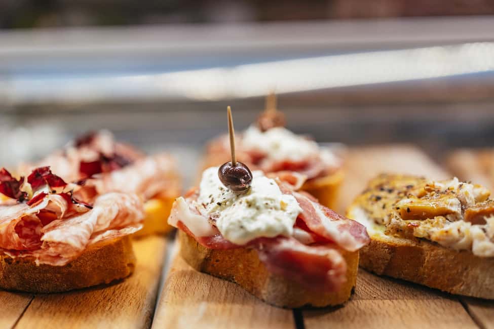 Venice: Rialto Market Food and Wine Lunchtime Tour - Campo San Bartolomeo: Marco Polo’s former home and a sense of myth