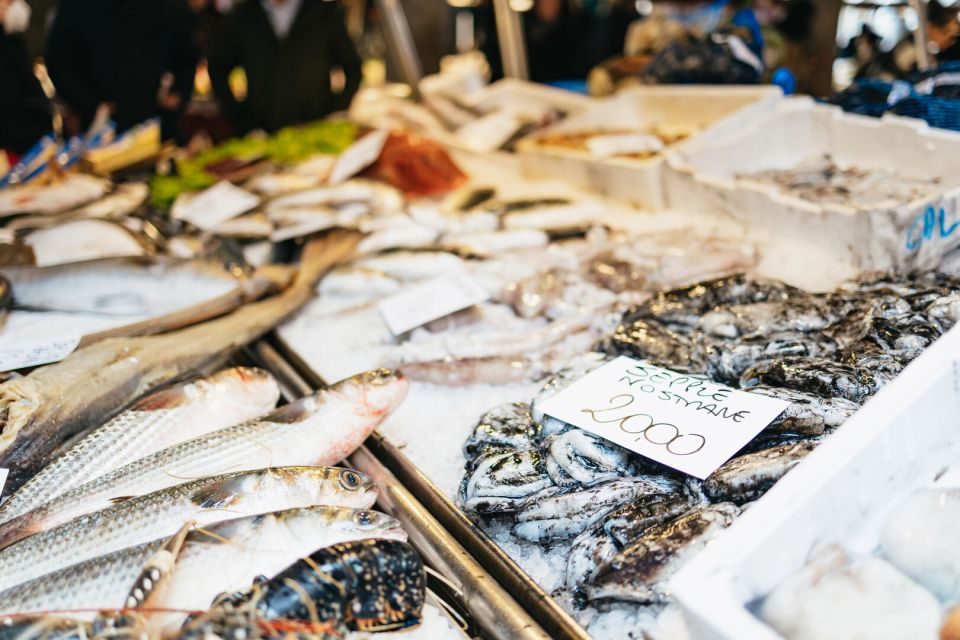 Venice: Rialto Market Tour, Cooking Class, and Lunch - Lunch with unlimited wine: the payoff meal