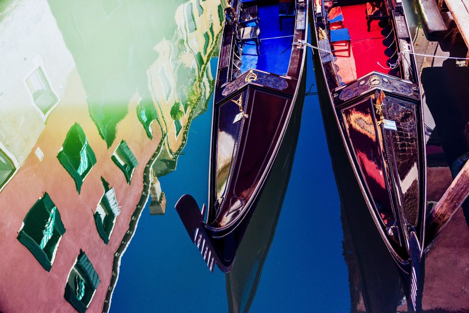 Venice: Romantic Gondola tour and Dinner for two - Key highlights in plain words