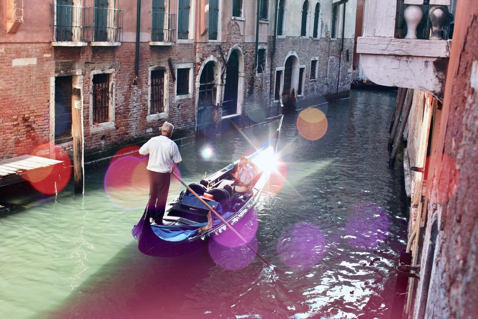 Venice: Romantic Gondola tour and Dinner for two - The 30 minutes on the Grand Canal’s quieter side (and why it feels special)
