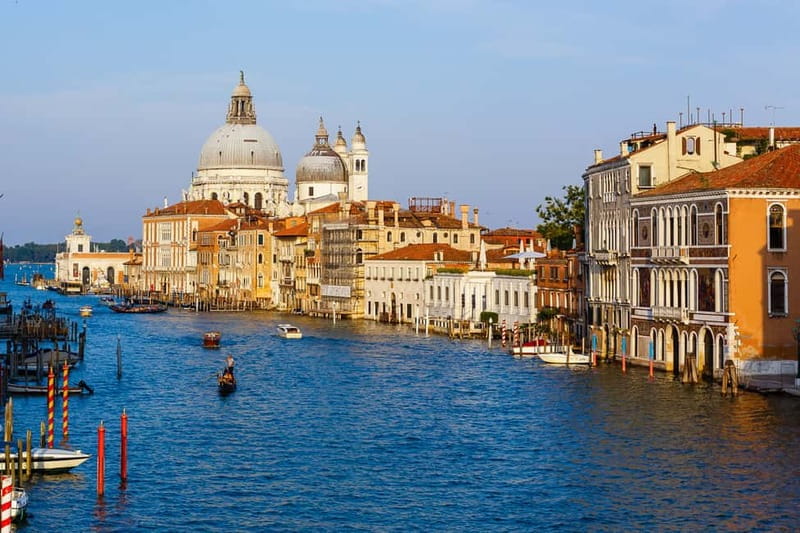 Venice: Romantic Shared Gondola Serenade on the Grand Canal - Venice’s Serenade Gondola: Why This One Works