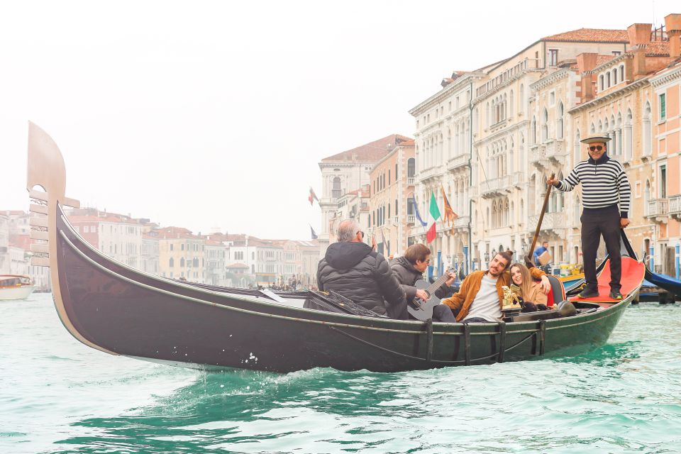 Venice: Shared Gondola Ride and Serenade - Shared Gondolas and the Music Setup: How the “serenade” works in practice