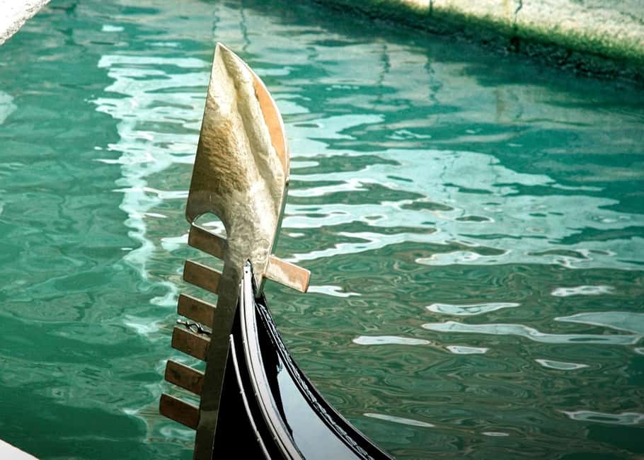 Venice: Shared Gondola Through breathtaking Bridge of Sighs - Shared Gondola: 30 Minutes That Actually Feels Like Venice