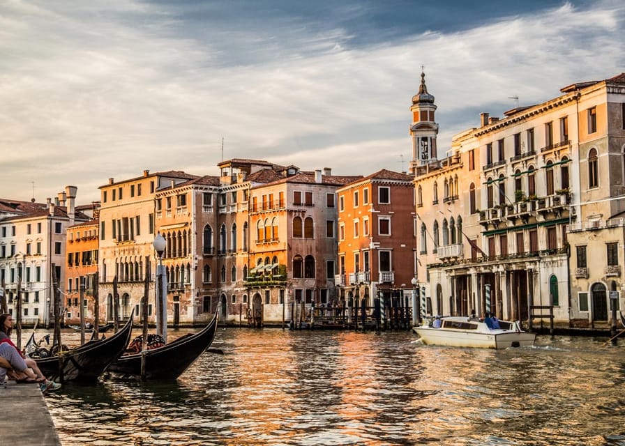 Venice: Shared Gondola Through breathtaking Bridge of Sighs - VR Time Travel: The Gondola as a History Machine