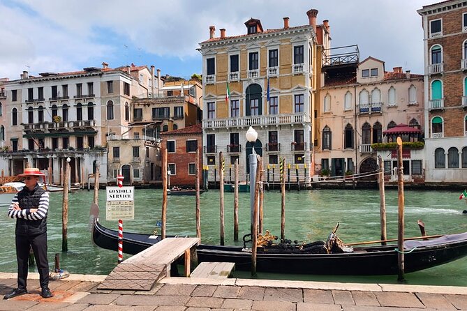 Venice Sightseeing Small Group Walking Tour with a Local Guide - Ponte di Rialto and the Marco Polo House Area: Trade Power in Two Photos