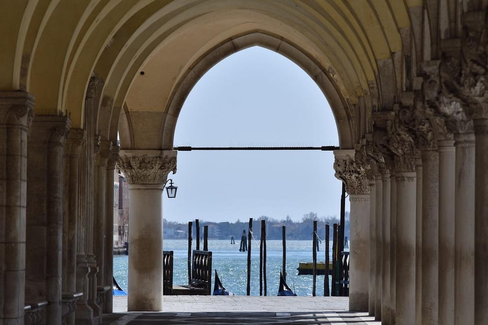 Venice: St. Mark’s Basilica Live Guided Tour - Finding Your Way: Torre dell’Orologio Meets the Blue Flag