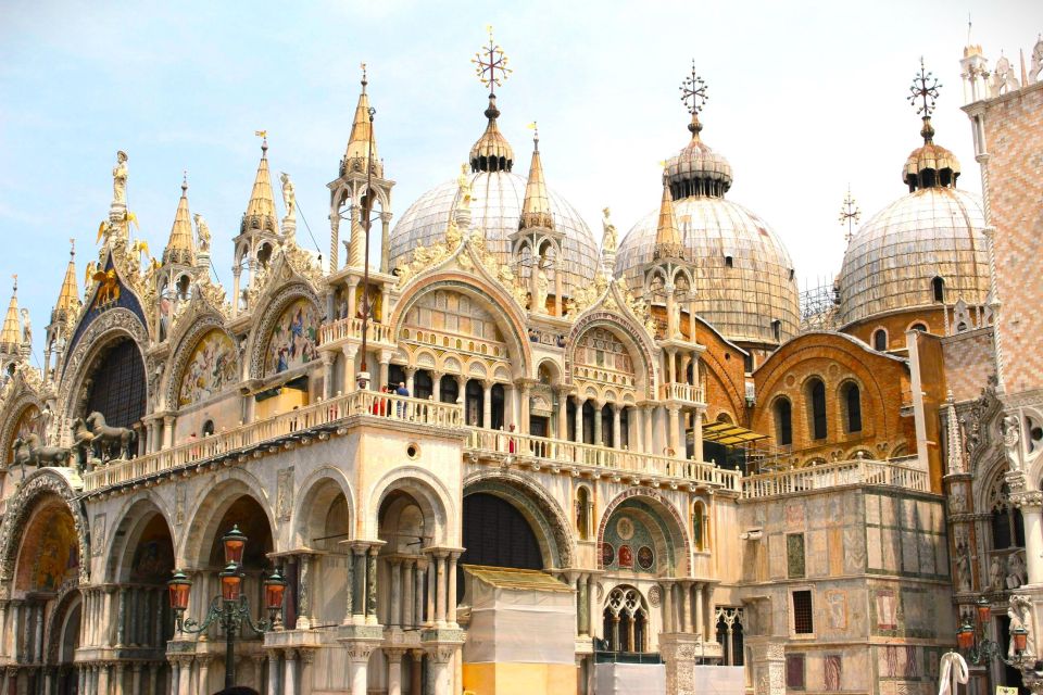 Venice: St. Mark’s Basilica Ticket with Host and Audioguide - Using the audioguide app: simple in theory, important in practice