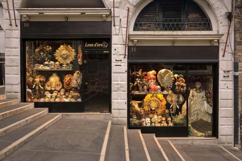 Venice: St. Mark's, Doges Palace, Rialto, and Gondola Tour - Meeting in St. Mark’s Square: location, timing, and dress code reality
