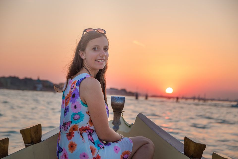 Venice: Sunset Cruise by Typical Venetian Boat - Boat size and comfort: when romance becomes boat tour