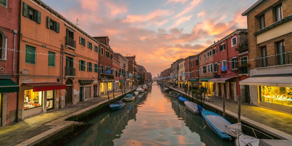 Venice: Sunset or Evening Gondola Tour - Side canals after the main traffic: the value of quieter Venice