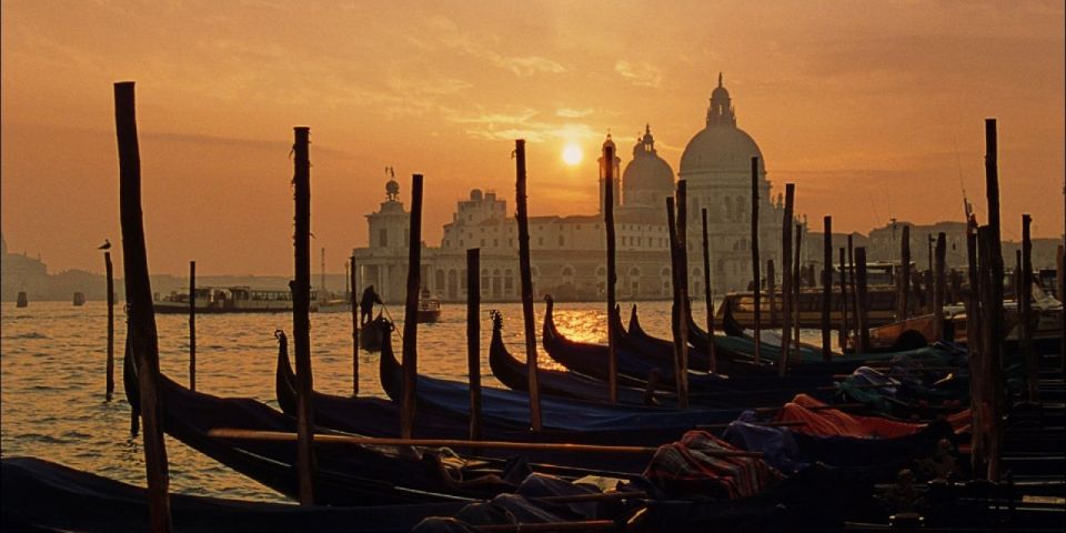 Venice: Sunset or Evening Gondola Tour - What the ride feels like on the water