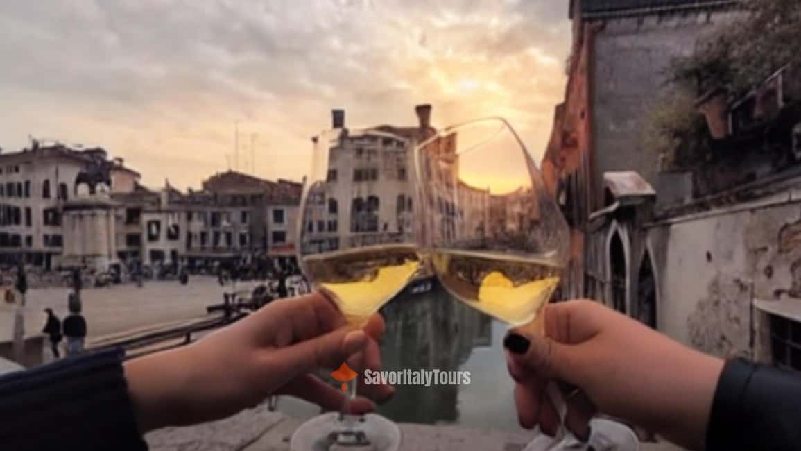 Venice: Sunset Walking Tour with Food and Wine Tastings - The bacari-style tastings: how cicchetti works