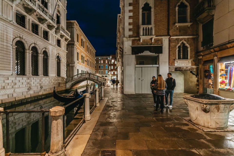 Venice: The Ghost & Legends Walking Tour - Guides make or break this kind of tour