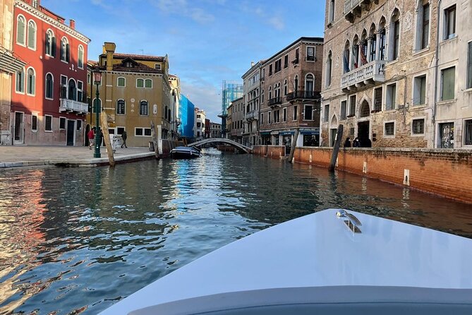 Venice: The Hidden Canals on an Electric Boat - How the guide turns canal views into usable Venice knowledge