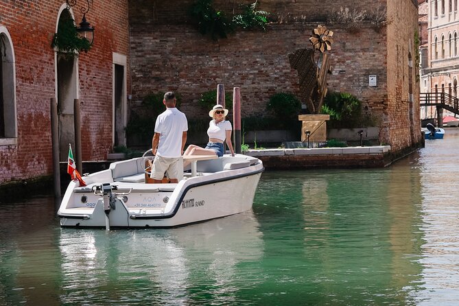 Venice: The Hidden Canals on an Electric Boat - What you will see on this hidden-canals route (without the hype)