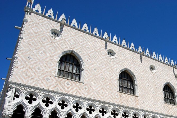 Venice Walking Tour plus Skip the Lines Doge's Palace and St Mark's Basilica Tours - Skip-the-Line Value in Crowds That Move Fast