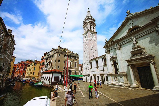Venice Walking Tour plus Skip the Lines Doge's Palace and St Mark's Basilica Tours - How the Guides Affect Your Experience
