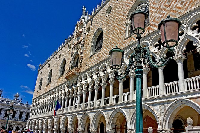 Venice: Winter Pass Top Attractions & City Walking Tour - Procuratie Vecchie Near St. Mark’s: Arcades, Power, and Arcade Walking