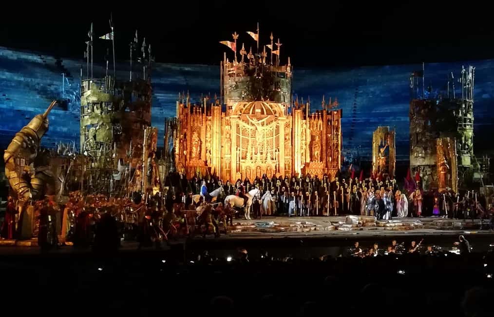 Verona: Arena di Verona Opera Ticket - The one-hour Verona walking tour: what it adds before the show