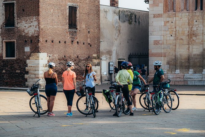 Verona e-bike tour: city center and panoramic views - Arena di Verona by bike and Piazza Bra in real life