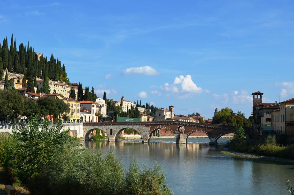Verona Full-Day Tour from Lake Garda - Juliet’s House love notes: romance with a purpose