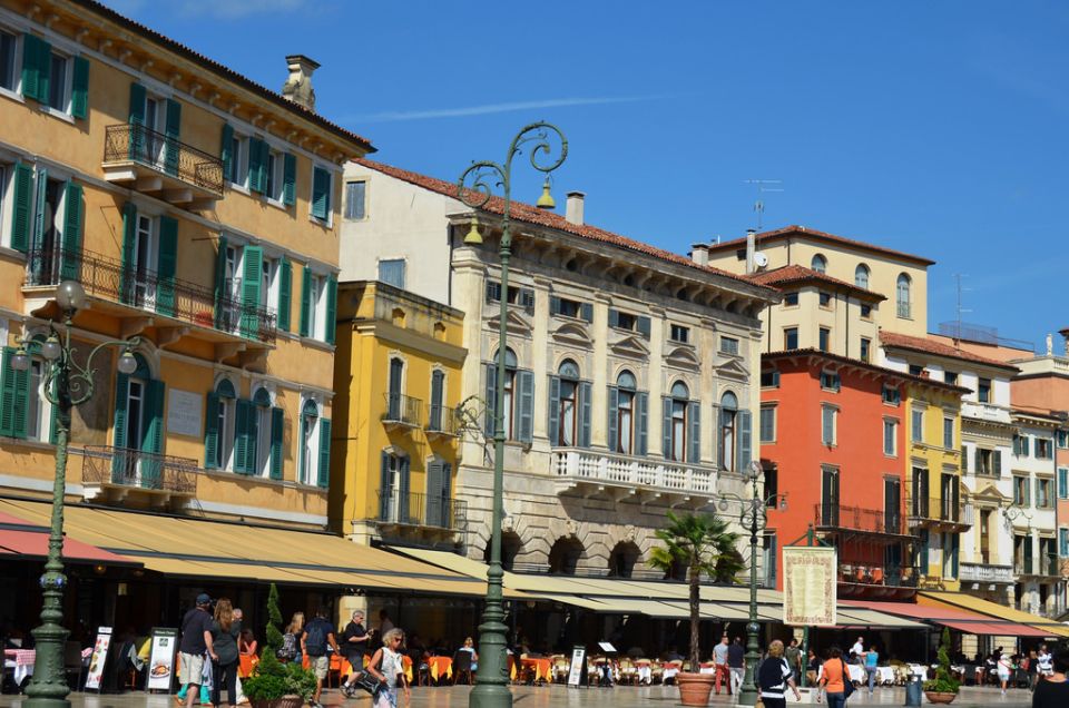 Verona Full-Day Tour from Lake Garda - Entering Verona Arena with a local guide (and no guesswork)