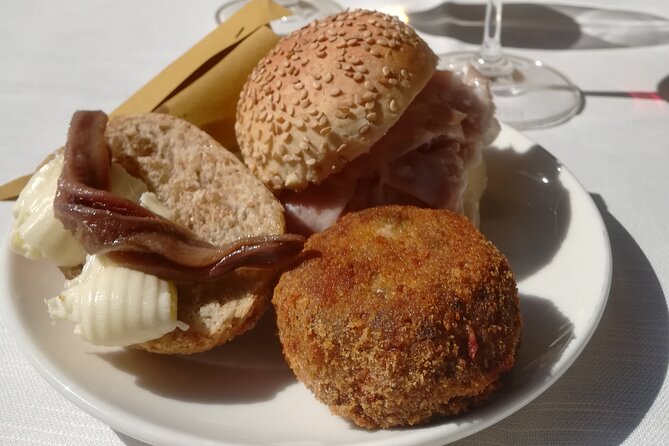 Verona Full Meal & Wine Tasting Walking Tour by Do Eat Better - Stop 2: Ponte della Vittoria and a classic Veronese aperitivo