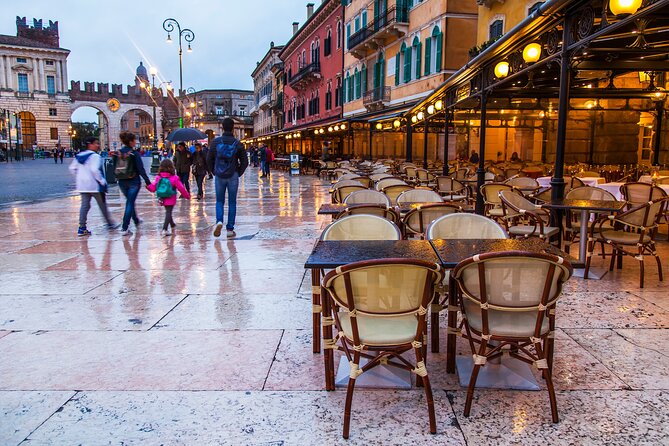 Verona Full Meal & Wine Tasting Walking Tour by Do Eat Better - Stop 3: Via Duomo for handmade pasta and local wine pairing