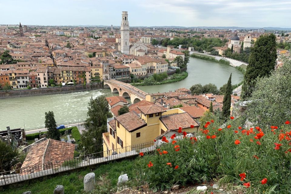 Verona: Highlights and Panorama Bike Tour - Meeting Outside Bar De Giulietta: Easy to Find, Easy to Start