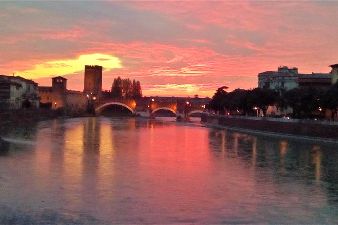 Verona Moonlight Walking Tour - Lungadige Campagnola and the castle-bridge colors at night