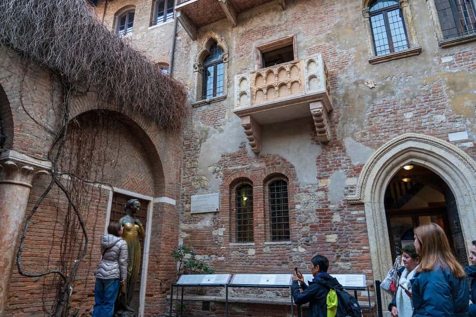 Verona: Small Group Guided Walking Tour with Arena Tickets - Juliet’s Balcony and Romeo’s House: Outside Views, Big Story Energy