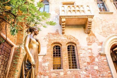 Verona Walking Tour with Audio and Written Guide by a Local - Porta Borsari: Verona’s Roman entrance