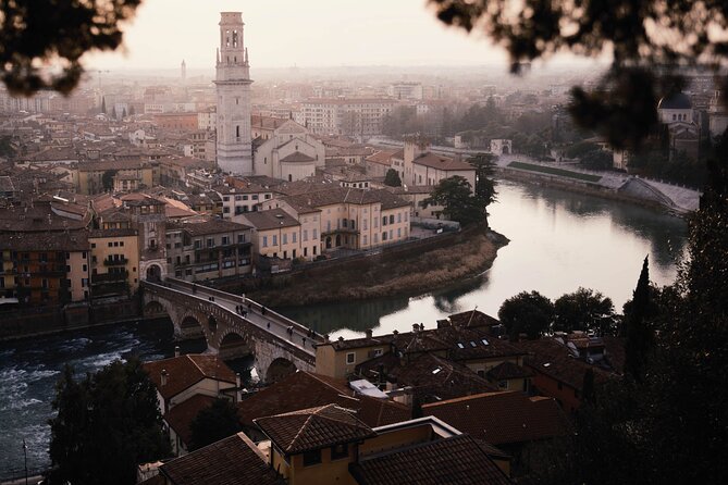 Verona Walking Tour with Audio and Written Guide by a Local - Casa di Giulietta: the balcony you can see for free