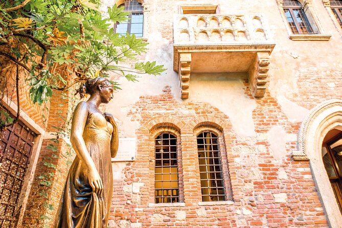 Verona Walking Tour with Audio and Written Guide by a Local - Porta Borsari: Verona’s Roman entrance