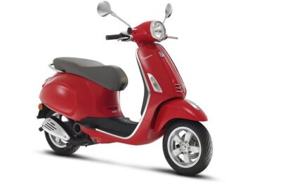 Vespa Primavera 125 cc Rental at Rome 24 ore - What you actually get: insurance, helmets, lock, and built-in help