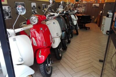Vespa Rental in Rome 24 hours - Getting Set Up at Eco Move Rent on Via dei Mille
