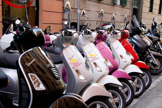 Vespa Rental in Rome 24 hours - The Gear: Helmets, Lock, and Phone Holder Practicalities